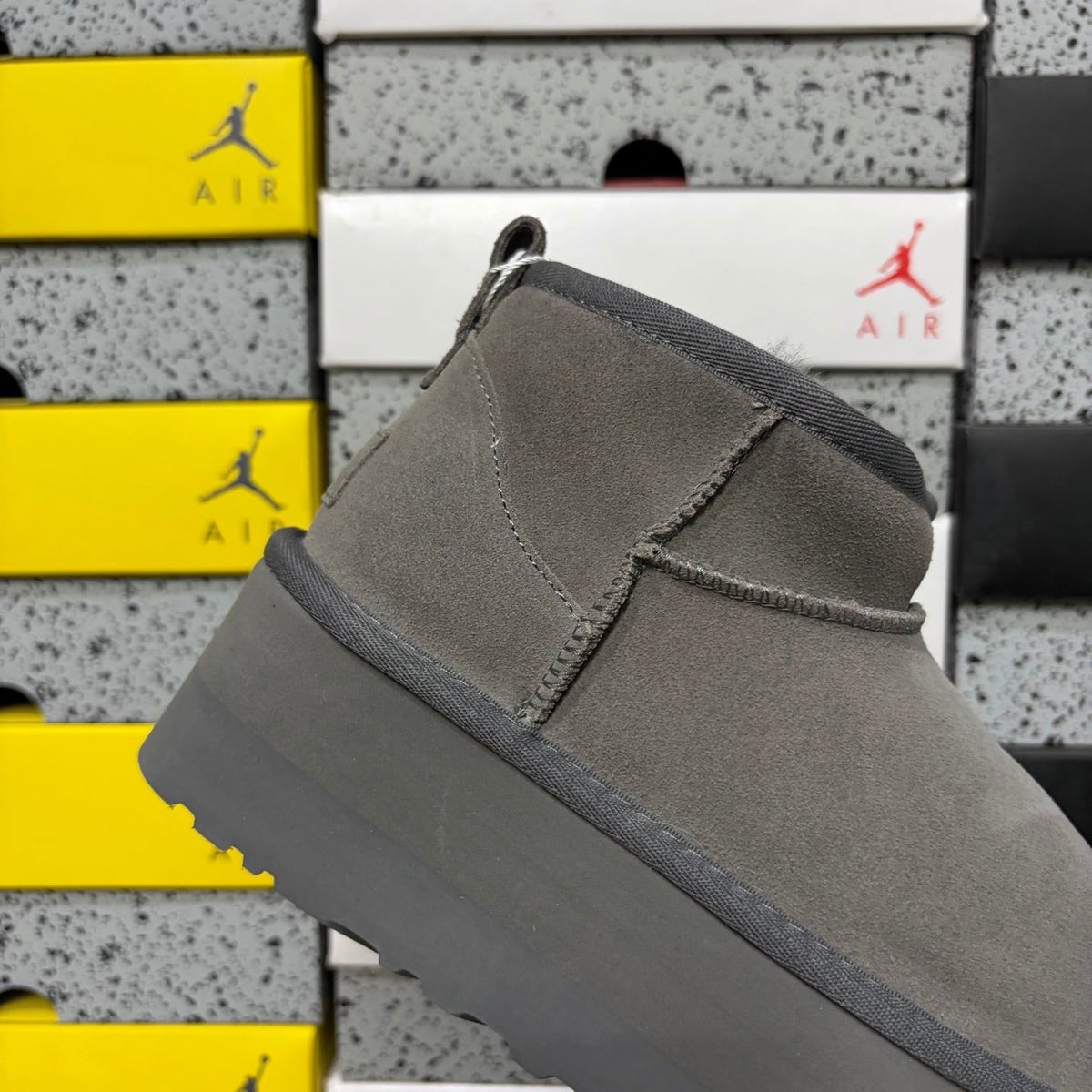 UGG Classic Ultra Mini Platform Boot – Suede Ankle Boot with Shearling Lining, Tonal Cross-Strap Closure & All-Grey Chunky Platform Sole in Grey
